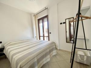 Tempat tidur dalam kamar di Alghero Apartments