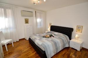 a bedroom with a bed with a bowl of fruit on it at Charming Venice Apartments in Venice