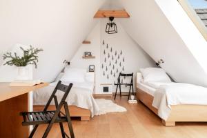 Posteľ alebo postele v izbe v ubytovaní Mountain Base - Dwupoziomowy apartament "Przy lesie II" z prywatnym jacuzzi w Kościelisku