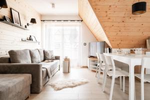 Posedenie v ubytovaní Mountain Base - Dwupoziomowy apartament "Przy lesie II" z prywatnym jacuzzi w Kościelisku