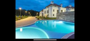 Bazén v ubytovaní Baltica Heaven Apartmant 95F alebo v jeho blízkosti