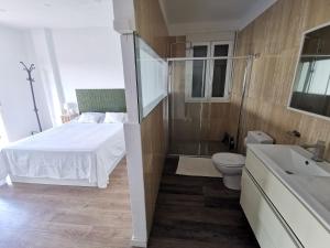 Ett badrum på Apartamento vistas mar amplio