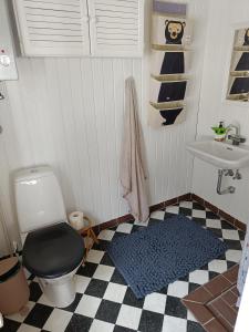 A bathroom at Charming holiday home with WIFI