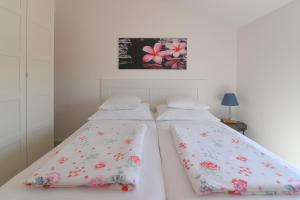 Postel nebo postele na pokoji v ubytování Apartments Basic Sveti Anton 88