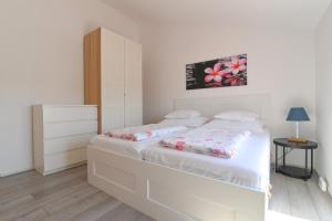 Postel nebo postele na pokoji v ubytování Apartments Basic Sveti Anton 88