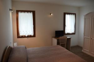 Sjónvarps- og/eða afþreyingartæki á Hotel Agriturismo Al Luogo Del Giulio