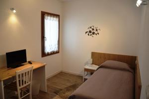 Sjónvarps- og/eða afþreyingartæki á Hotel Agriturismo Al Luogo Del Giulio