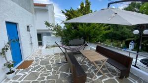 Balkón nebo terasa v ubytování Siviri Lounge Cottage