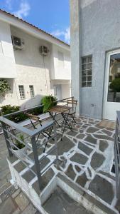 Balkón nebo terasa v ubytování Siviri Lounge Cottage
