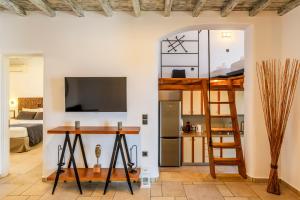 TV a/nebo společenská místnost v ubytování Aurora Mykonos Villas
