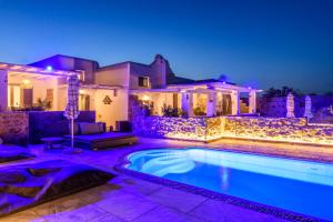 Bazén v ubytování Aurora Mykonos Villas nebo v jeho okolí