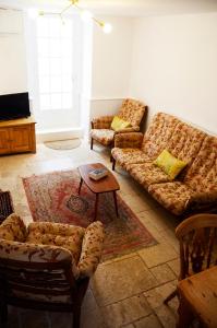 a living room with couches and a coffee table at Lovely cottage with private garden in Penryn