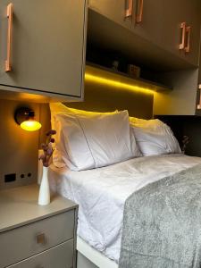 a bedroom with a bed with white sheets and pillows at Temporada 203 in Vitória +7 photos