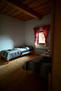 Posteľ alebo postele v izbe v ubytovaní Švajkova chyža