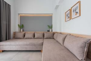 a living room with a couch in the middle at Val Del Mar in Skala Fourkas