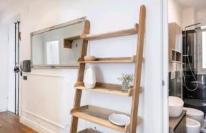 En eller flere køjesenge i et værelse på Whale Song Apartment - with private parking