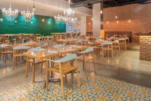 En restaurang eller annat matställe på Four Points by Sheraton Barranquilla
