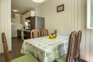 Kuchyň nebo kuchyňský kout v ubytování Apartment Jase