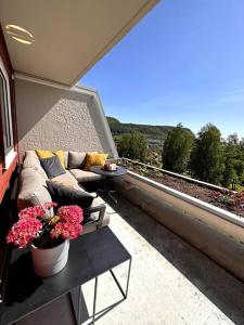 En balkong eller terrasse på Nyoppusset 2 roms leilighet til leie på Rykkinn