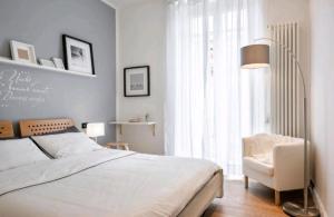 En eller flere senge i et værelse på Whale Song Apartment - with private parking + 17 billeder