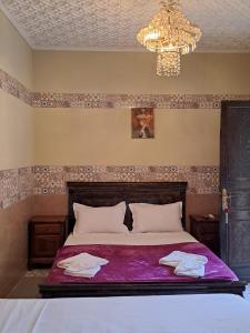 A bed or beds in a room at Riad Rime Garden Marrakech
