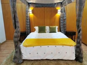 Кровать или кровати в номере Madeira Loft I - City Center