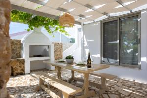 Patio nebo venkovní prostory v ubytování ISSOS BEACH VILLA