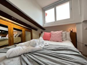 a bedroom with a large bed with towels on it at Ático Atocha Ile in Madrid