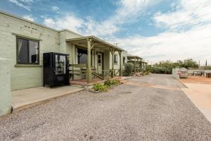 a house with a front porch and a driveway at Sagebrush Inn in Tombstone