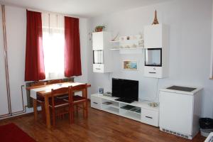 TV a/nebo společenská místnost v ubytování Apartment Marija