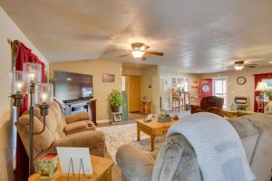 Gallery image of Cozy Lake Eufaula Hideaway with Fire Pit and Hot Tub! in Eufaula