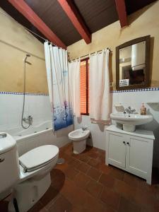 Ett badrum på Casa Rural en El Cerro Del Búho