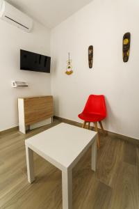 Una televisión o centro de entretenimiento en APARTAMENTOS MAPAMUNDI