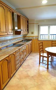 Kuchyňa alebo kuchynka v ubytovaní Apartamento con vistas al mar, Costa da Morte