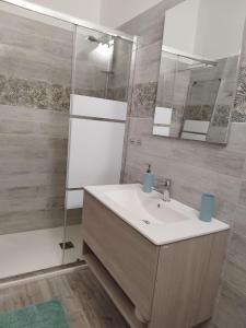 Koupelna v ubytování b&b Casa Balai 72 a 100 mt dal mare