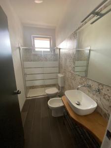 Koupelna v ubytování b&b Casa Balai 72 a 100 mt dal mare