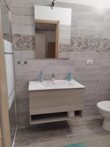 Koupelna v ubytování b&b Casa Balai 72 a 100 mt dal mare