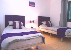 Posteľ alebo postele v izbe v ubytovaní Puerto Del Carmen - Apartment 5 - Las Palmeras 3