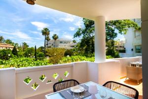 Balkón alebo terasa v ubytovaní MARBELLA BANUS SUITES - Banus Playa Rocio Beach Access Complex