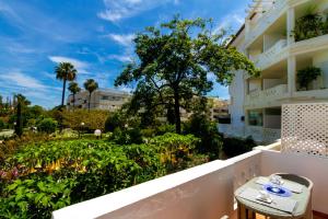 Vonkajšia záhrada v ubytovaní MARBELLA BANUS SUITES - Banus Playa Rocio Beach Access Complex
