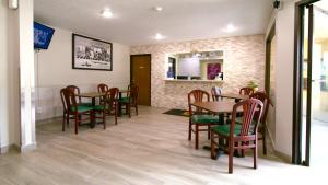 Area soggiorno di Super 8 by Wyndham Red Wing