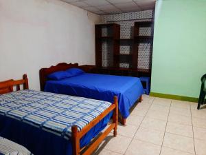 Un pat sau paturi într-o cameră la Residencial RM
