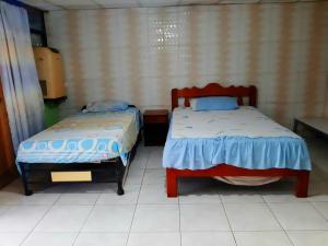 Zimmer mit 2 Betten in einem Zimmer in der Unterkunft Residencial RM in Puerto Francisco de Orellana