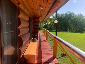 Balkón nebo terasa v ubytování Cariboo Log Guest House