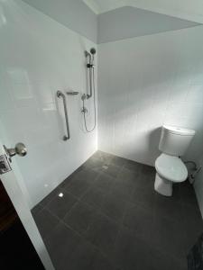 Kúpeľňa v ubytovaní Orford Prosser Holiday Units