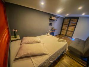 Postel nebo postele na pokoji v ubytování Fardo Hotel Boutique en Ibague - Zona G - Recepción Digital 24H