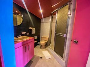 Koupelna v ubytování Fardo Hotel Boutique en Ibague - Zona G - Recepción Digital 24H