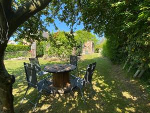 Zdjęcie z galerii obiektu Charming holiday home in a quiet location, near the coast, 2 bicycles w mieście Donville-les-Bains