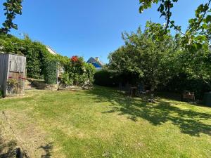 Zdjęcie z galerii obiektu Charming holiday home in a quiet location, near the coast, 2 bicycles w mieście Donville-les-Bains