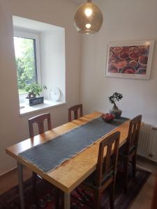 a dining room with a wooden table and chairs at Ruhe am Wald - zentral und Wörthersee in Klagenfurt